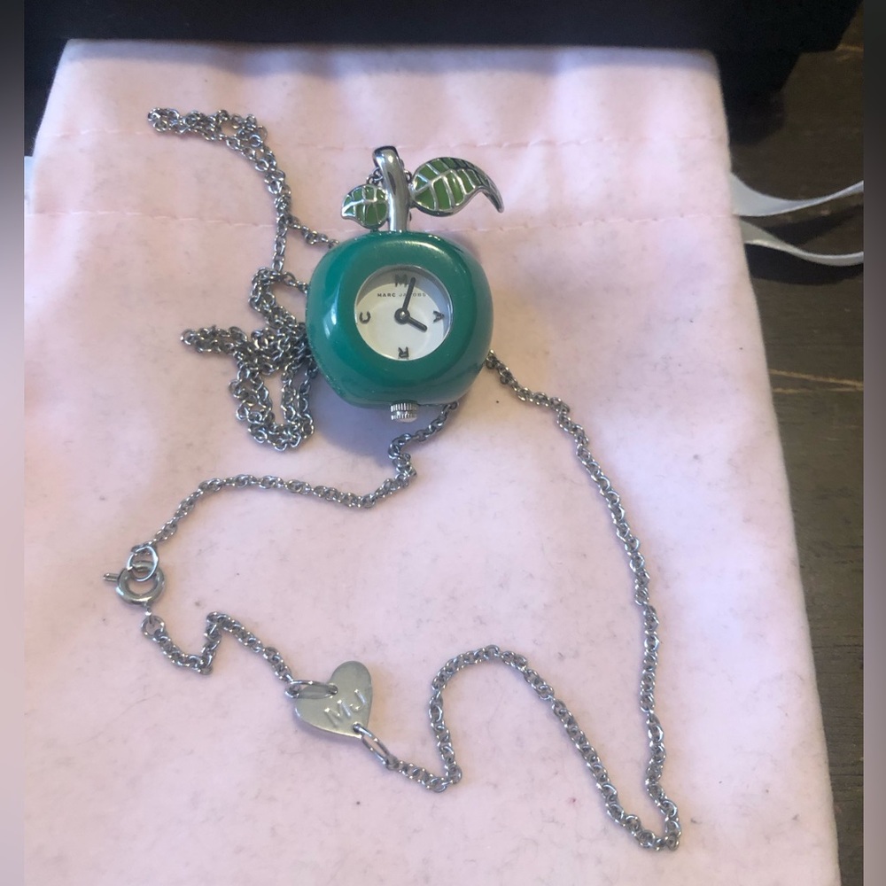 🌴 MARC JACOBS GREEN APPLE 🍏 CLOCK PENDANT NECKLACE! 🎊 - Picture 6 of 11